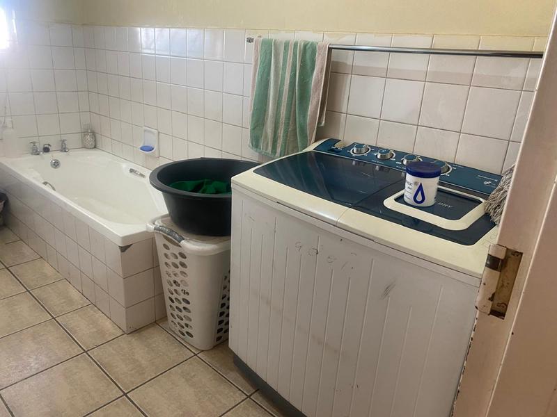 To Let 4 Bedroom Property for Rent in Komani Park Eastern Cape